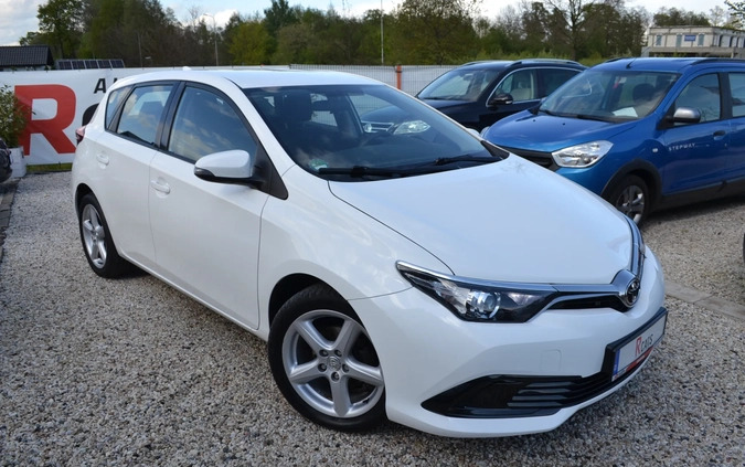 Toyota Auris cena 42800 przebieg: 134109, rok produkcji 2017 z Ciechocinek małe 742